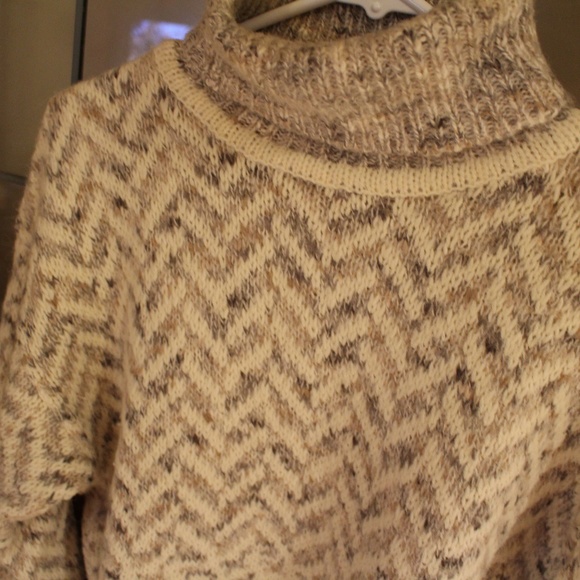 Liz Claiborne Chevron Sweater - Picture 2 of 3